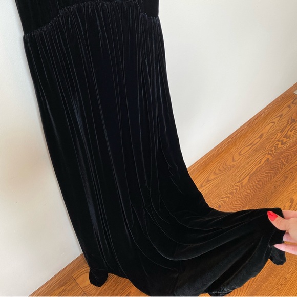 1930s black velvet dress - Picture 5 of 7